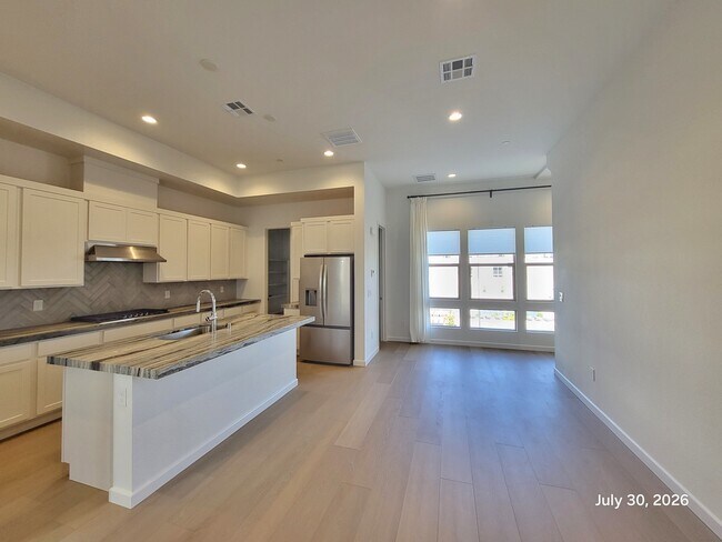 Foto del edificio - 643 Fortis Creek St