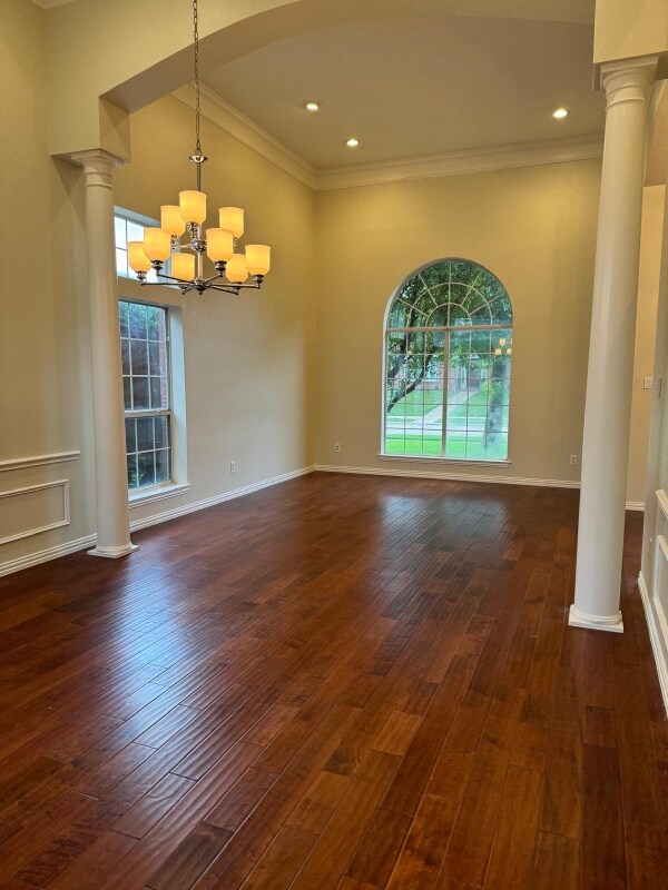Building Photo - 4012 Mayflower Ln
