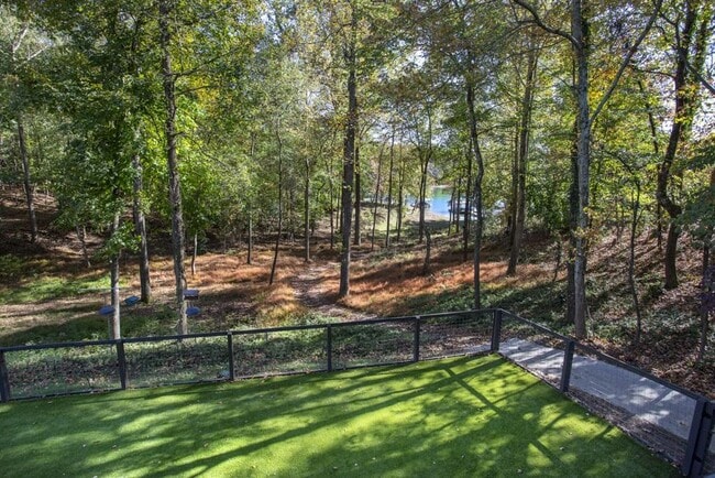 Building Photo - 8885 Bay Dr