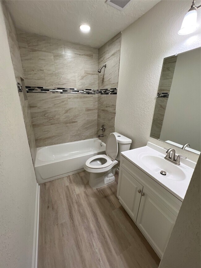 Building Photo - 5915 Beldart St