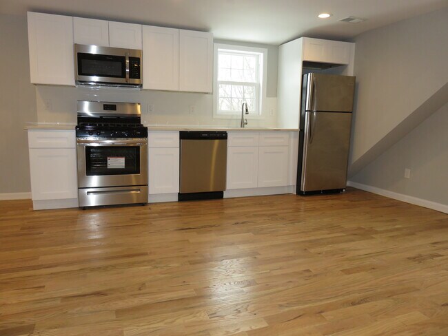 Building Photo - 244 Grandview Ave