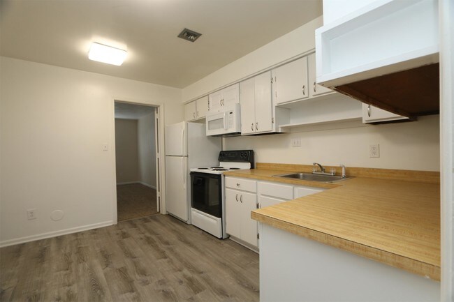 Building Photo - 416 9th St