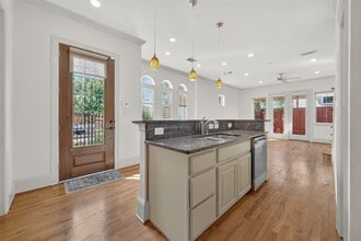 Building Photo - 931 W 23rd St