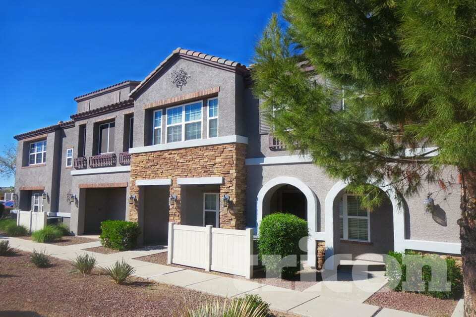 Foto principal - 2355 E Huntington Dr