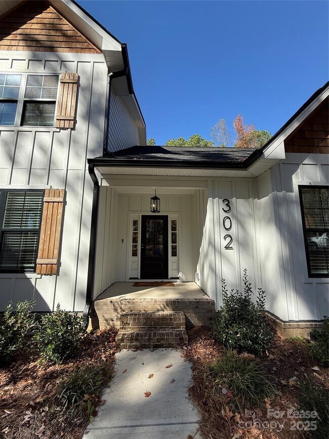 Foto del edificio - 302 Lester Davis Rd