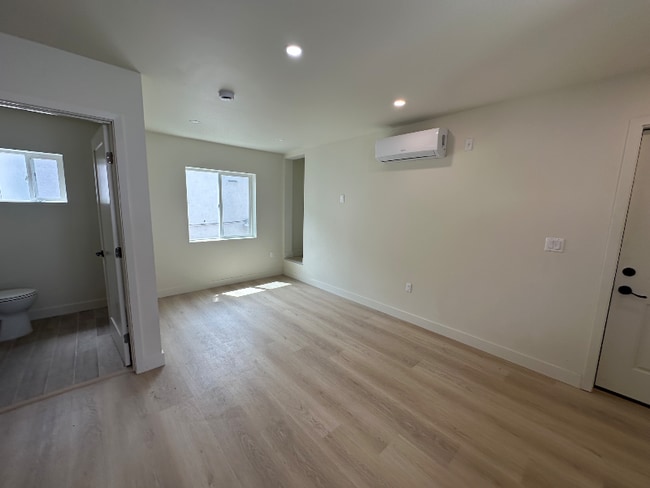 Building Photo - 616 A