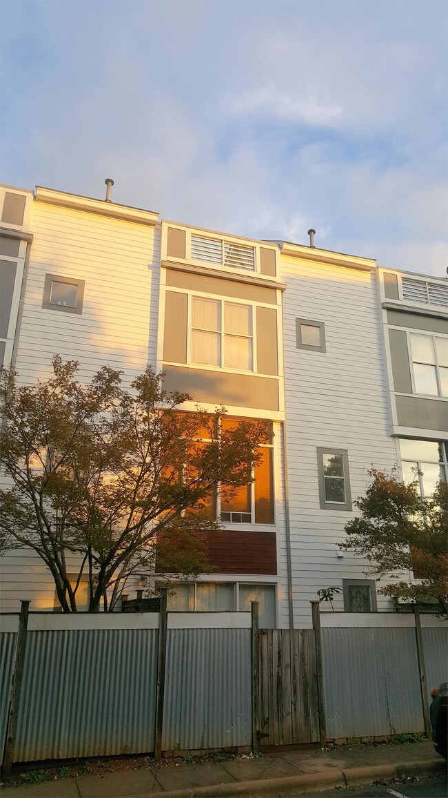 Building Photo - 2072 Atherton Heights Ln