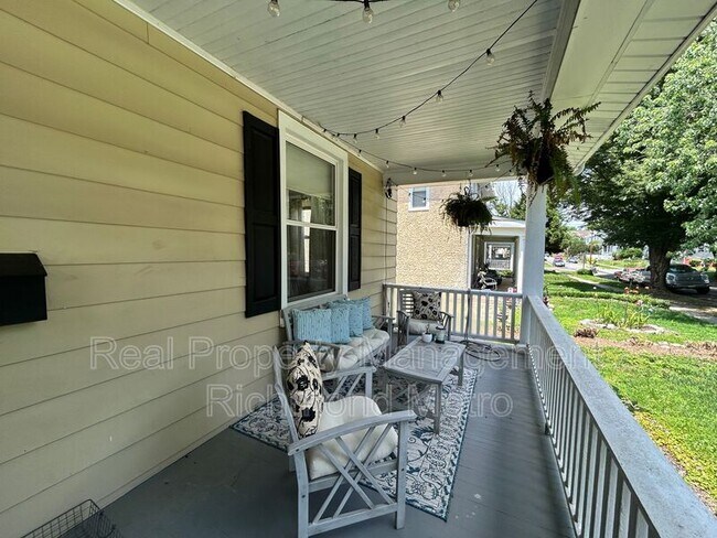 Building Photo - 2714 Griffin Ave