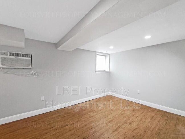 Foto del edificio - 1035 Baxter Ave