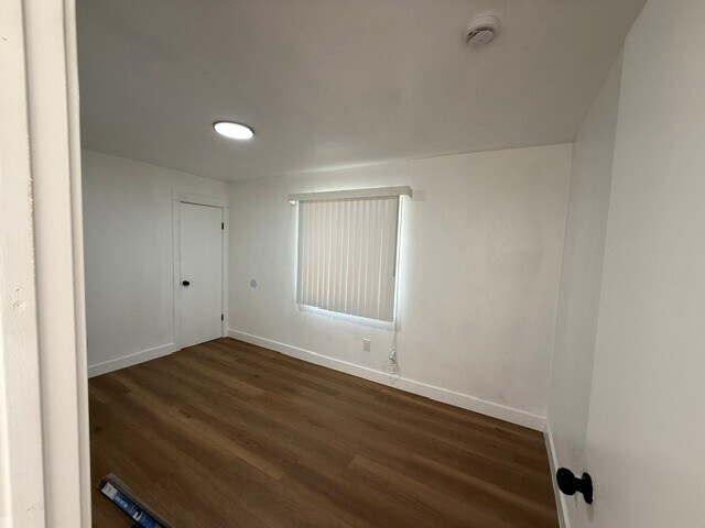 Foto del edificio - 8901 1/2 Holmes Ave