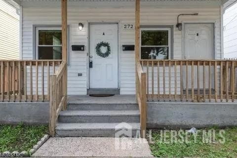 Building Photo - 272 Comstock St