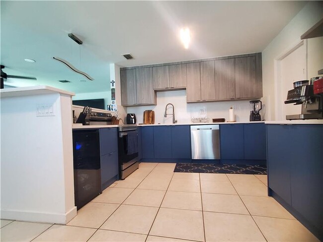 Foto del edificio - 558 SE 27th Terrace