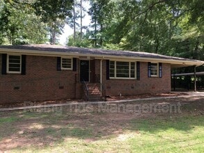Building Photo - 605 Valley Dr