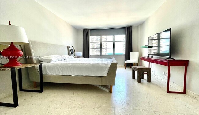 Foto del edificio - 5700 Collins Ave