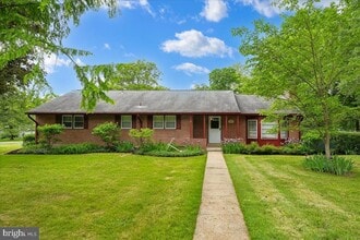 Building Photo - 3900 Laurel Rd