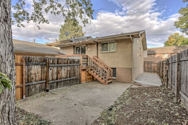 Foto del edificio - 2823 Stanford Rd