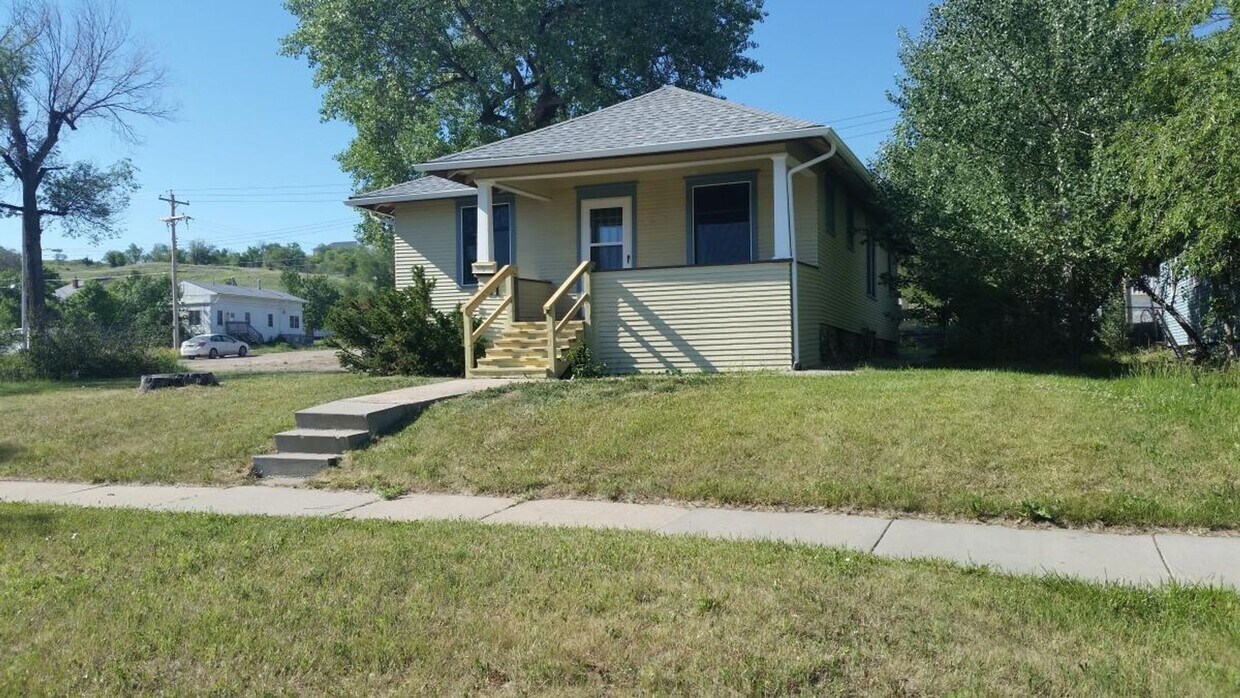 Foto principal - $1500 - 3 Bedroom 1 Bath Home - Large Yard...