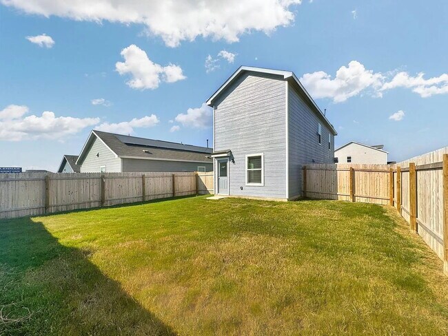 Foto del edificio - Charming 3-Bed Home with 2.5 Baths in Maxwell, TX – Your Cozy Retreat Awaits!