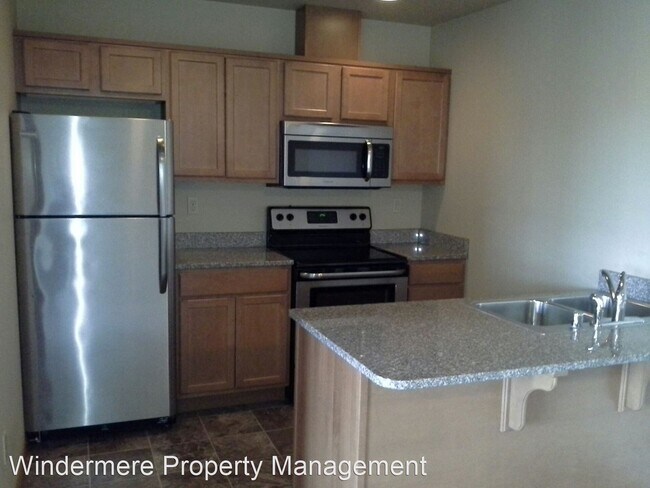 Building Photo - 2216 Mercedes Dr