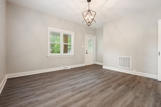 Building Photo - Recently Renovated 3BR Home Near Downtown Durham with Spacious Backyard! Available Now! Pet Frien...