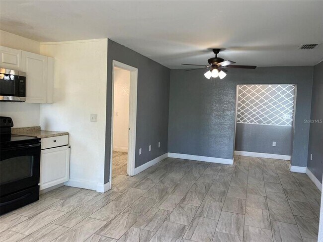 Building Photo - 49 Orange Park Blvd