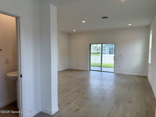 Foto del edificio - 856 Castleford Ave NE