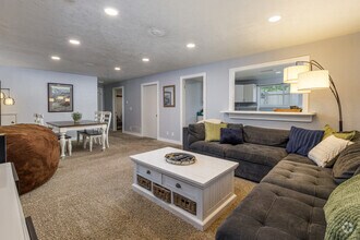 Building Photo - 1416 S Hollow Dale Dr