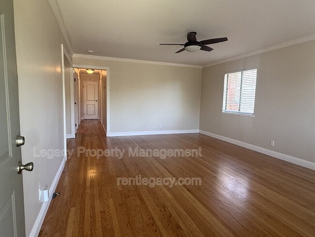 Building Photo - 309 Plum St