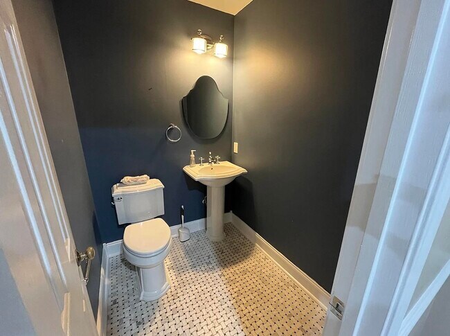 Building Photo - 613 62nd Ave N