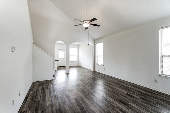 Foto del edificio - 9011 Beacon Mill Dr