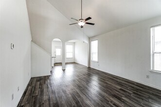 Building Photo - 9011 Beacon Mill Dr
