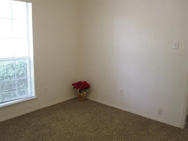 Foto del edificio - 7418 Fairfield Dr