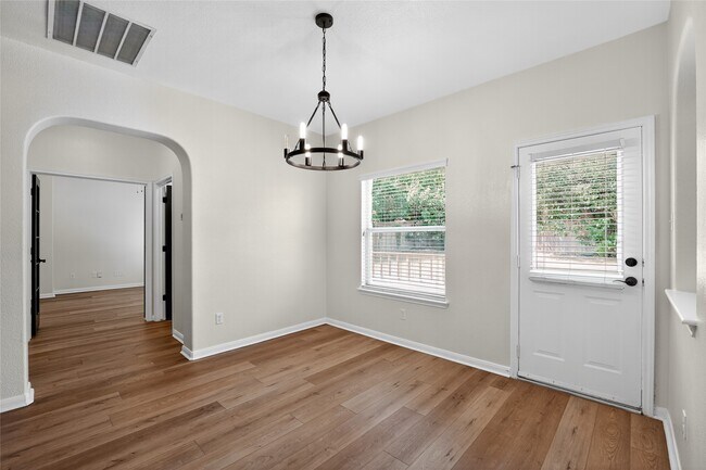 Foto del edificio - 4500 Aria Cove