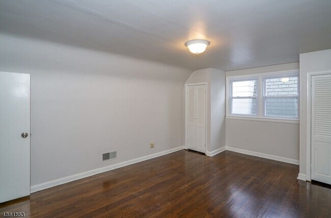Room 3 (View 2) - 309 Maple Ave