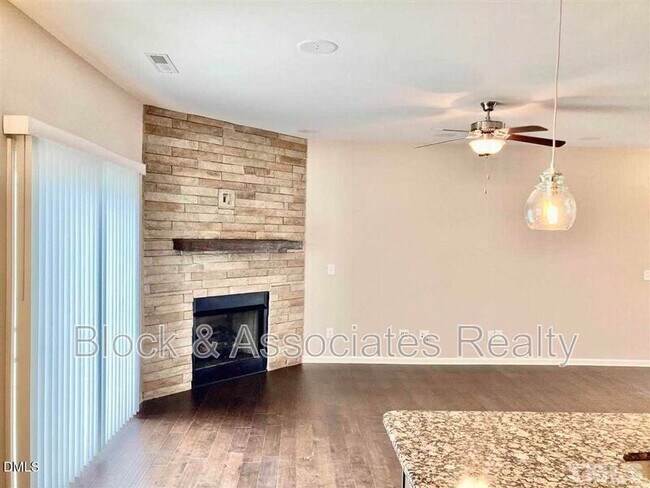 Building Photo - 213 Churment Ct