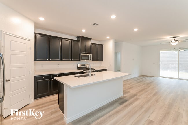 Building Photo - 6845 Greensmen Ave