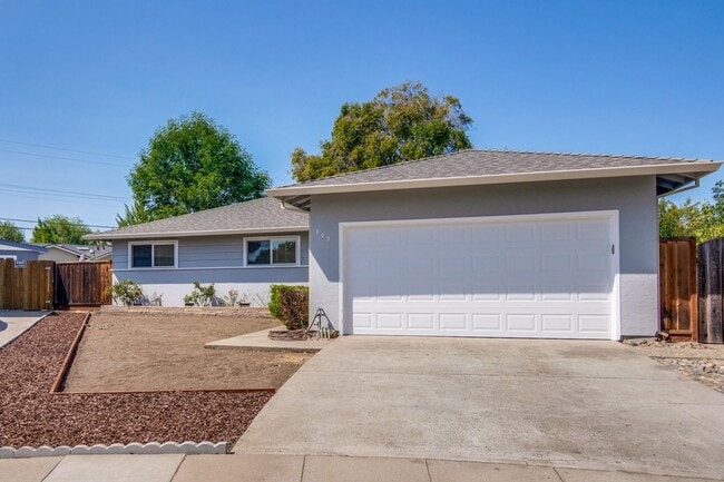 Building Photo - Beautiful Birdland Home on Quiet Cul-de-Sa...