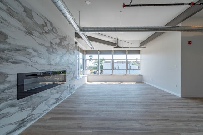 Building Photo - 2202 Lombard Ave