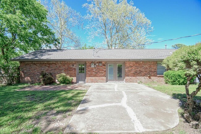 Foto del edificio - 824 Oakbrook Dr