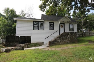 Building Photo - 348 Center Dr