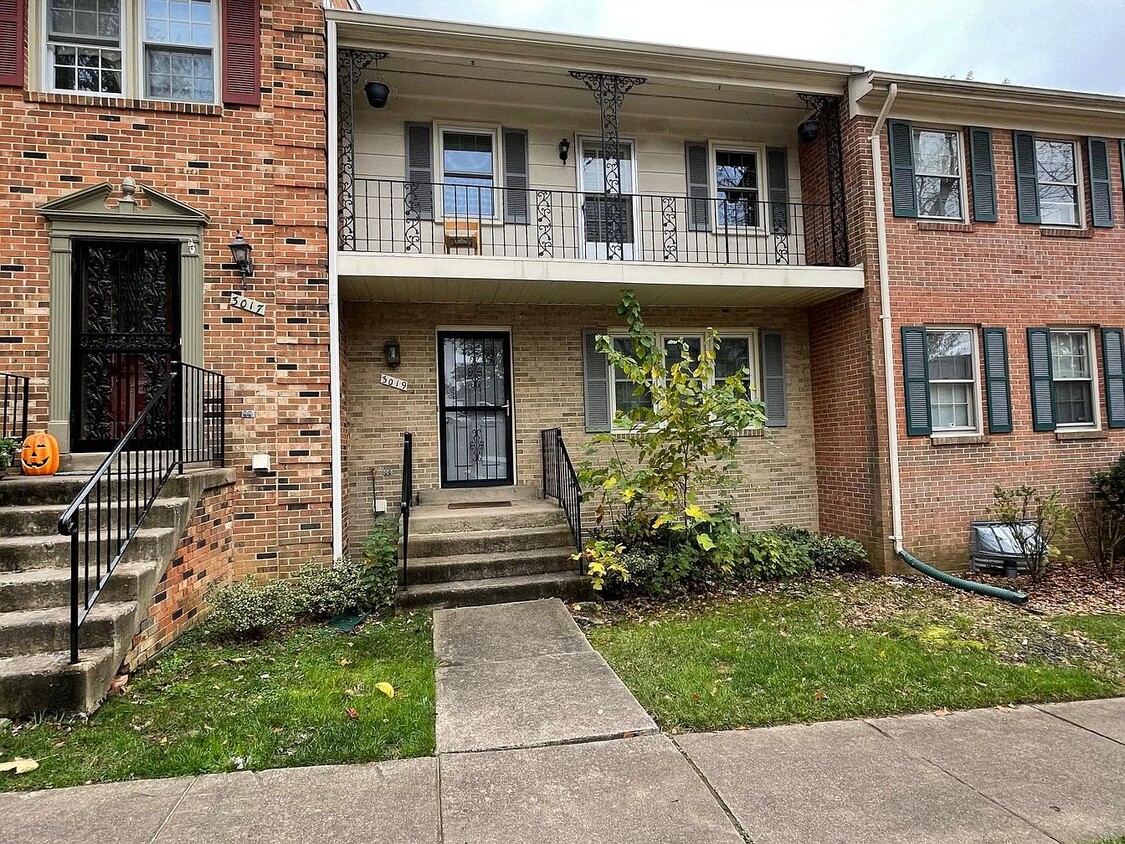 Primary Photo - 3019 Seven Oaks Pl