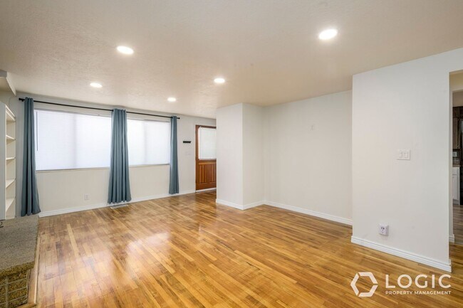 Foto del edificio - 759 Riverside Dr