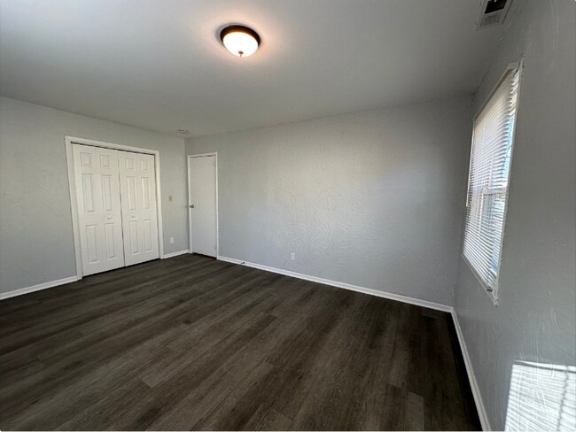 Foto del edificio - 3009 Greenbelt Dr