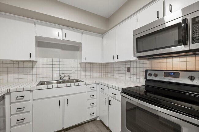 Building Photo - 5050 Ambassador Way