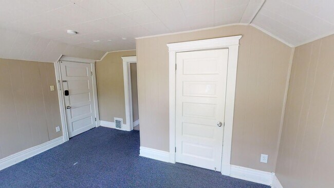 Building Photo - 706 Emmet St