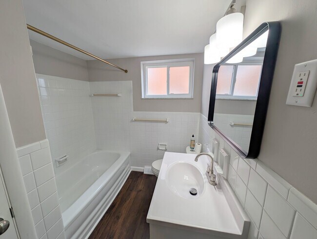 Foto del edificio - 110 Cromwell Pl