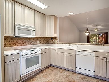 Building Photo - 850 Country Club Dr