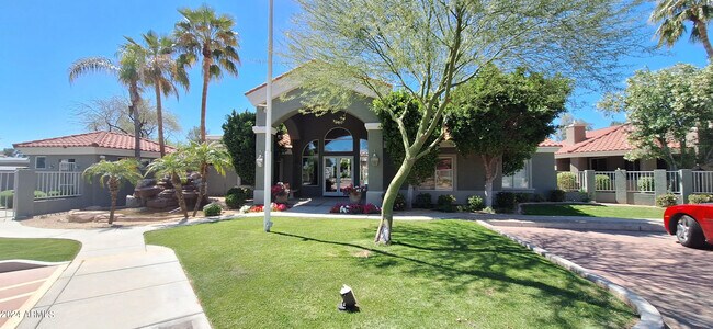 Building Photo - 2929 W Yorkshire Dr