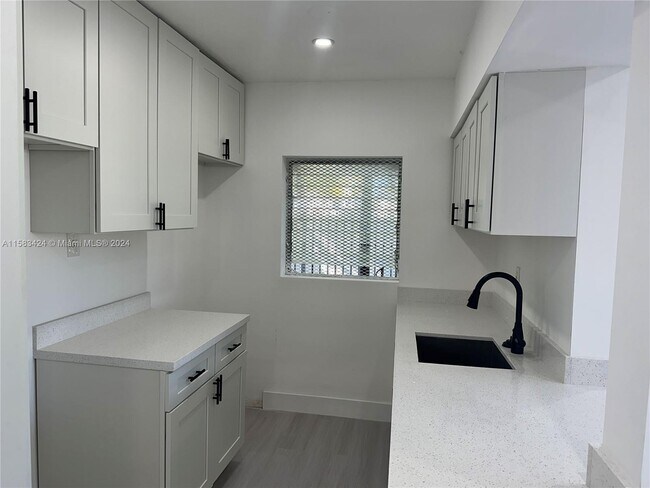 Foto del edificio - 1936 Normandy Dr