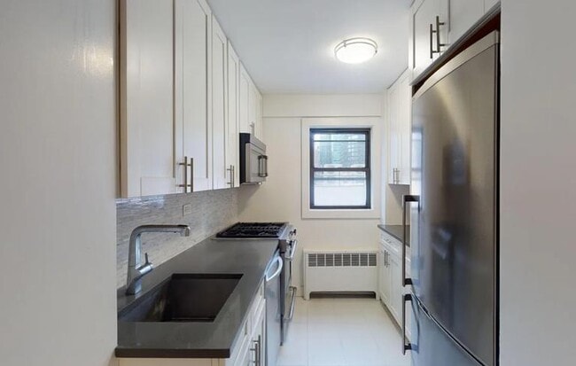 Building Photo - 2 bedroom in New York NY 10022